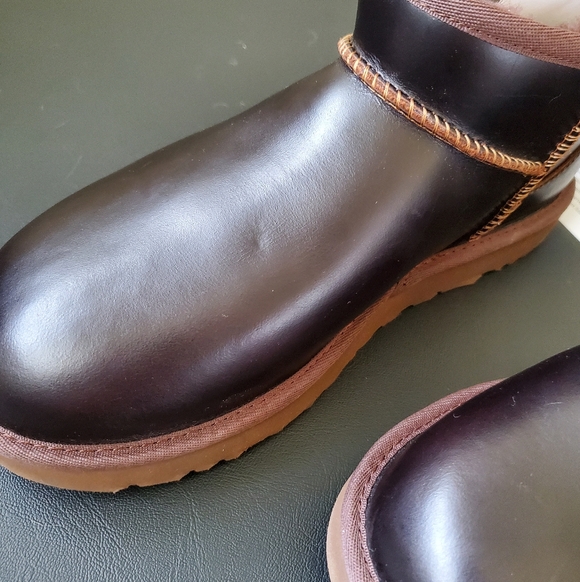 UGG Classic Ultra Mini Leather Regen Ankel Boots - Picture 14 of 16